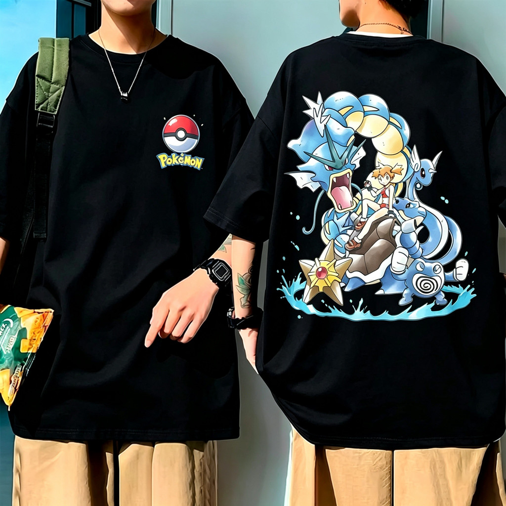 Camiseta Unisex de Alta Qualidade, Design com estampa de Pokémon tipo água na parte traseira, logo Poké Bola e texto Pok