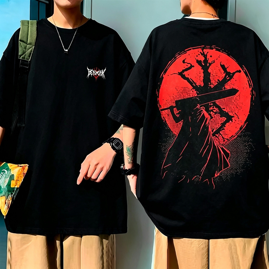 Camiseta Unisex de Alta Qualidade, Design com Estampa de Samurai Estilizado com Fundo Vermelho no Verso, Pequeno Logo Es