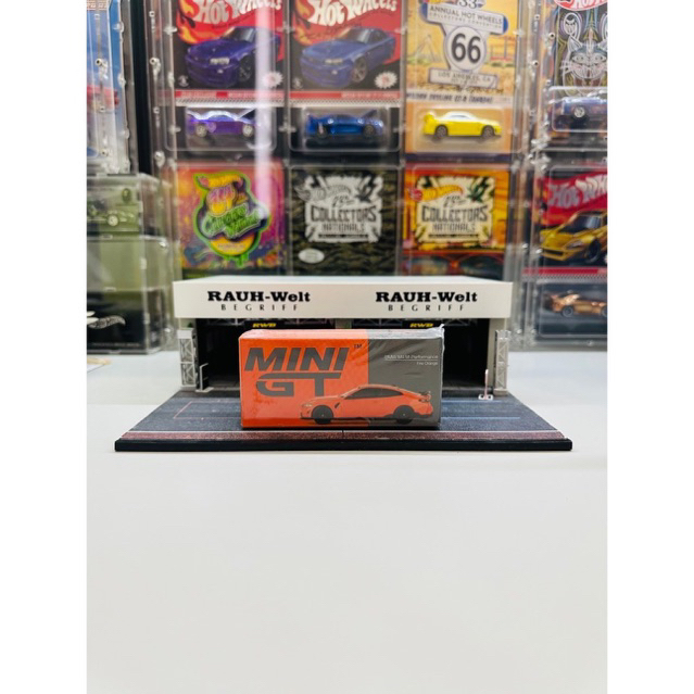 Mini GT No . 526 BMW M4 M-Performance Fogo Laranja