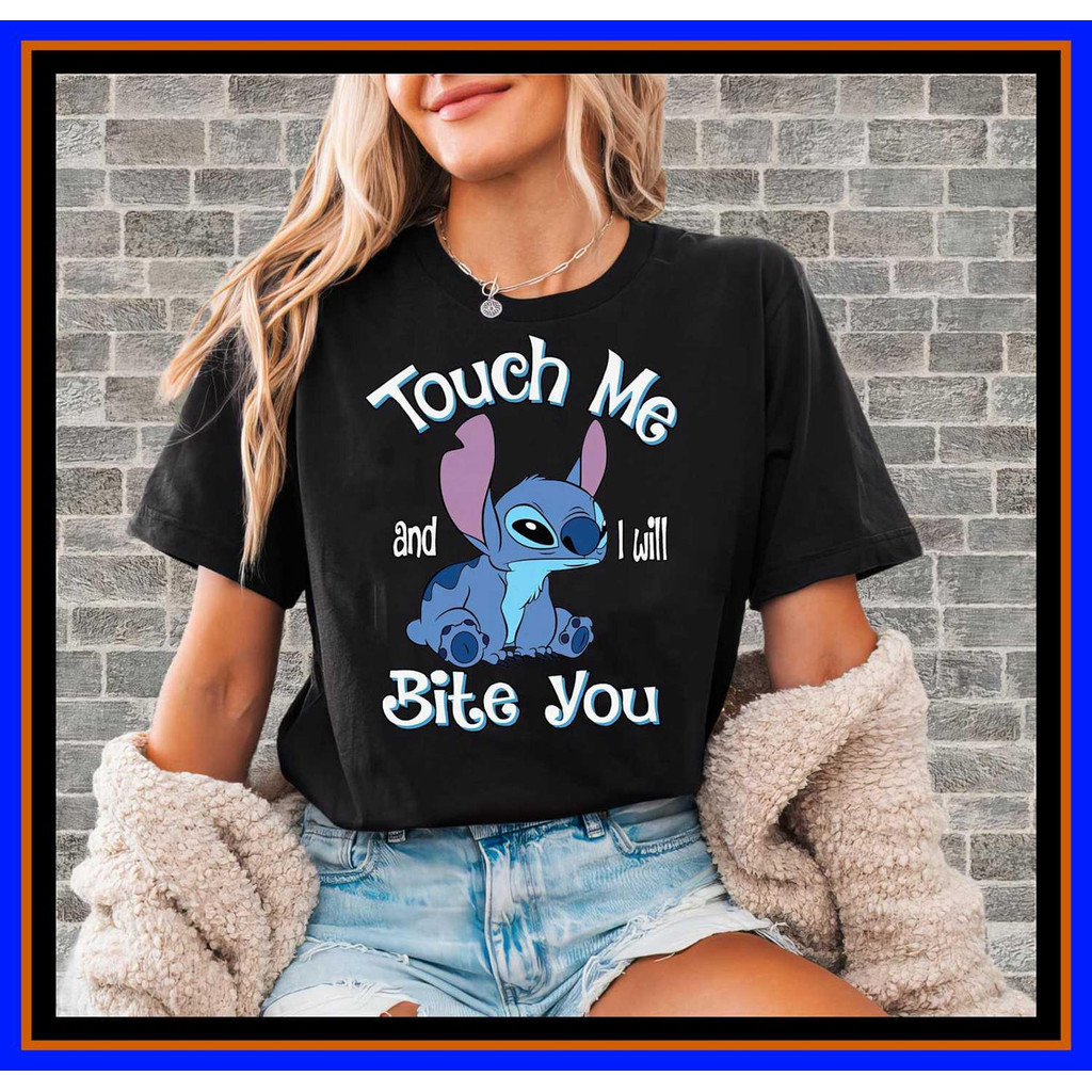 Atelier das Estampas Camiseta Feminina Estampa Azul Stitch Com Frase Touch Me and I Bite You Fofa Moderna Atemporal Cart