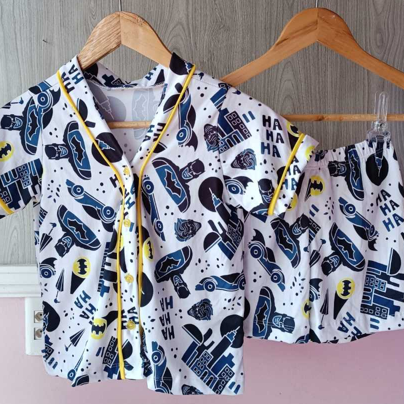 Pijama Infantil Americano- Batman Branco com Amarelo| Suede Premium