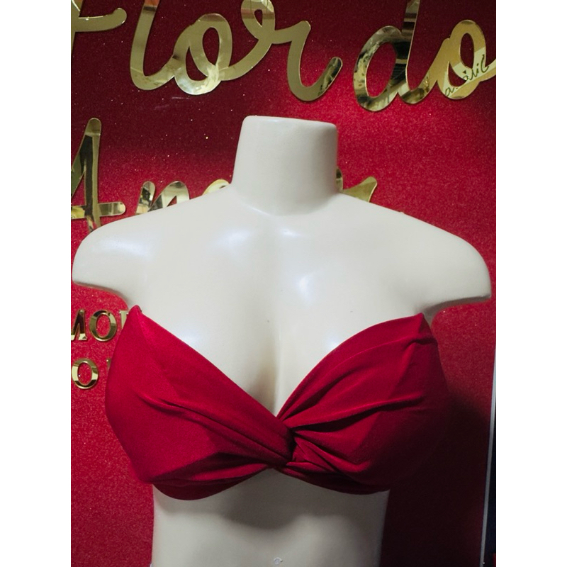 Top Faixa Red Twist – Elegância e Conforto