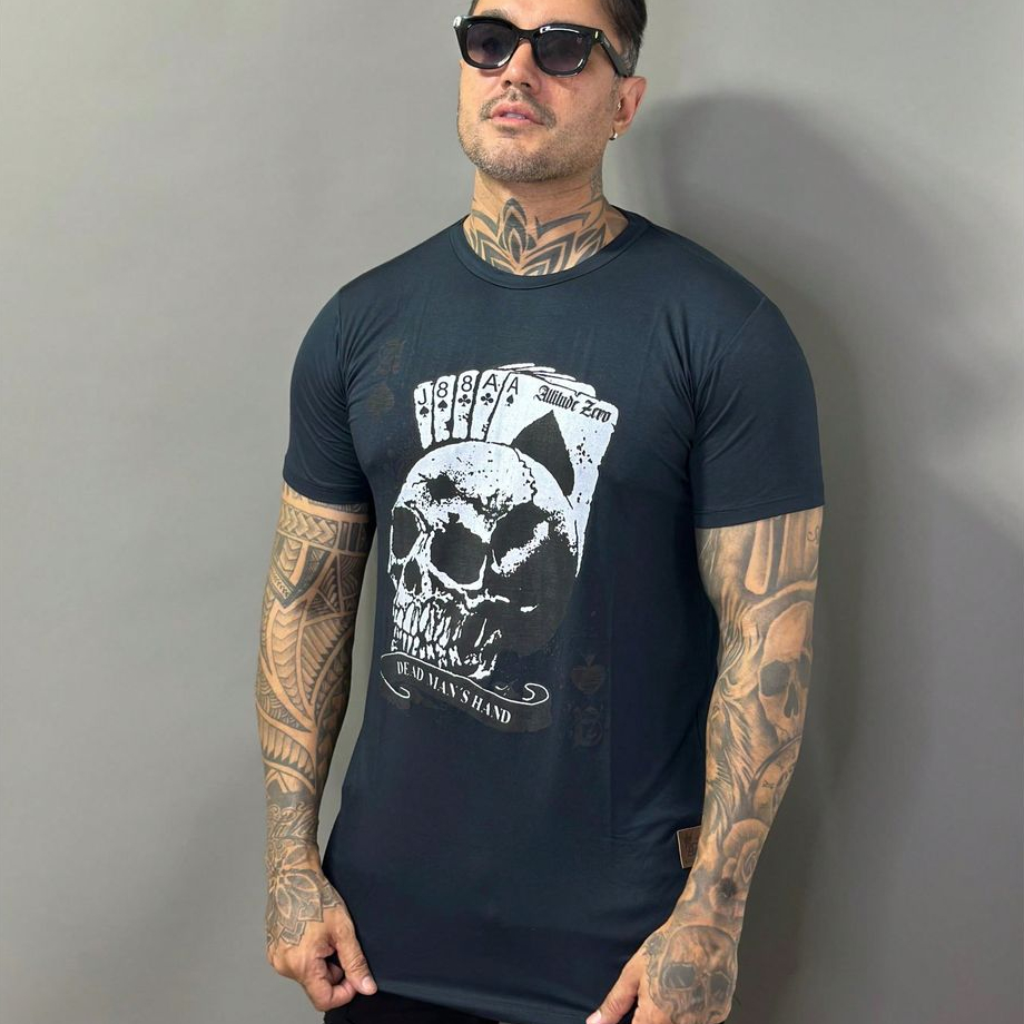 Camiseta Masculina Longline Estampa Caveira e Cartas 