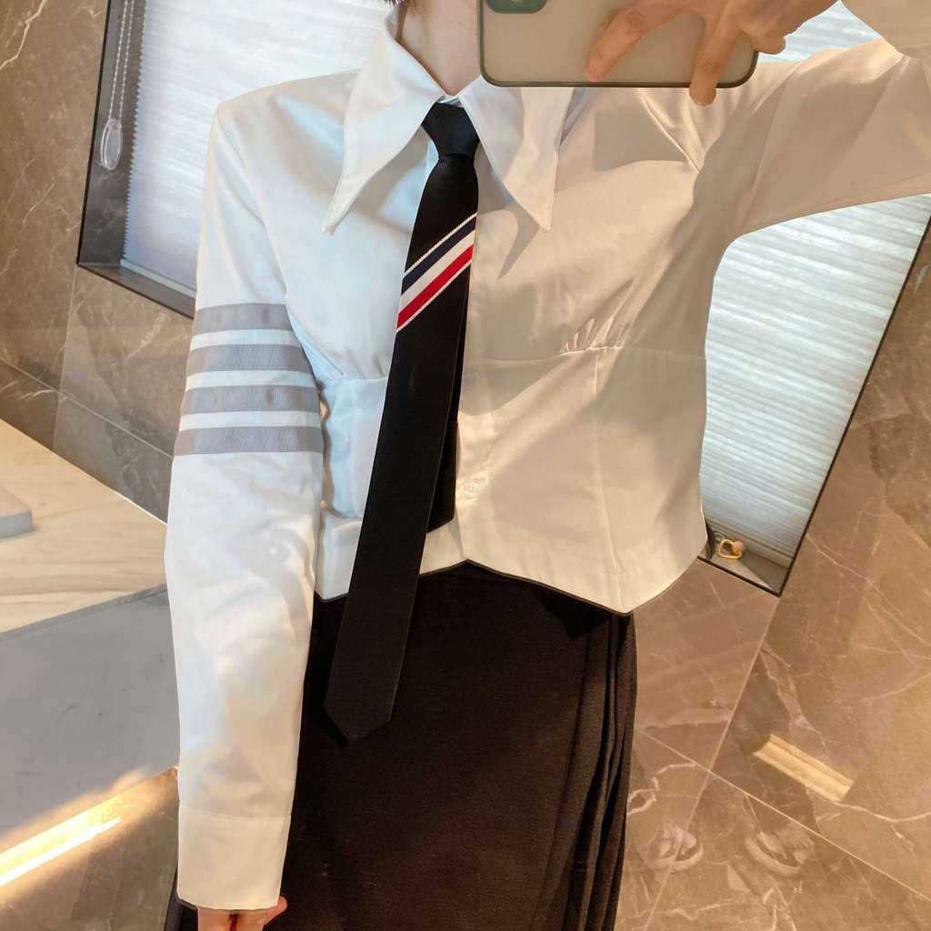 F2F1 Waist-Tight jk Women's shirt with a pure and alluring design25New slim-fit, short-length, long-sleeved white shirt/