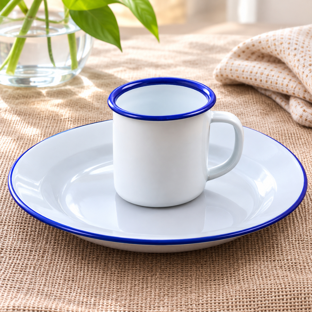 Prato Esmaltado 23cm com Caneca 80ml Metal Branco Borda Azul