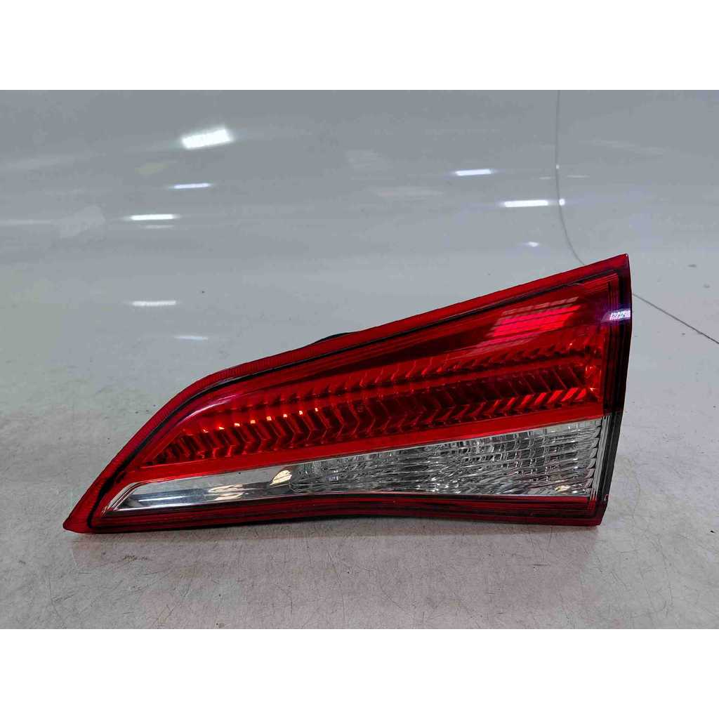 LANTERNA DA TAMPA DIREITA TOYOTA YARIS 1.5 2020