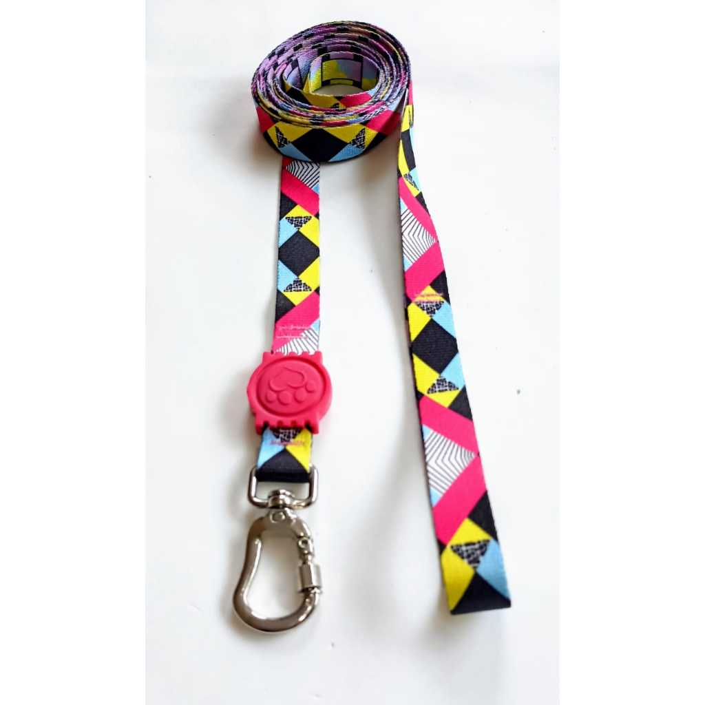 Guia longo rosa com detalhes geometria azul e preto