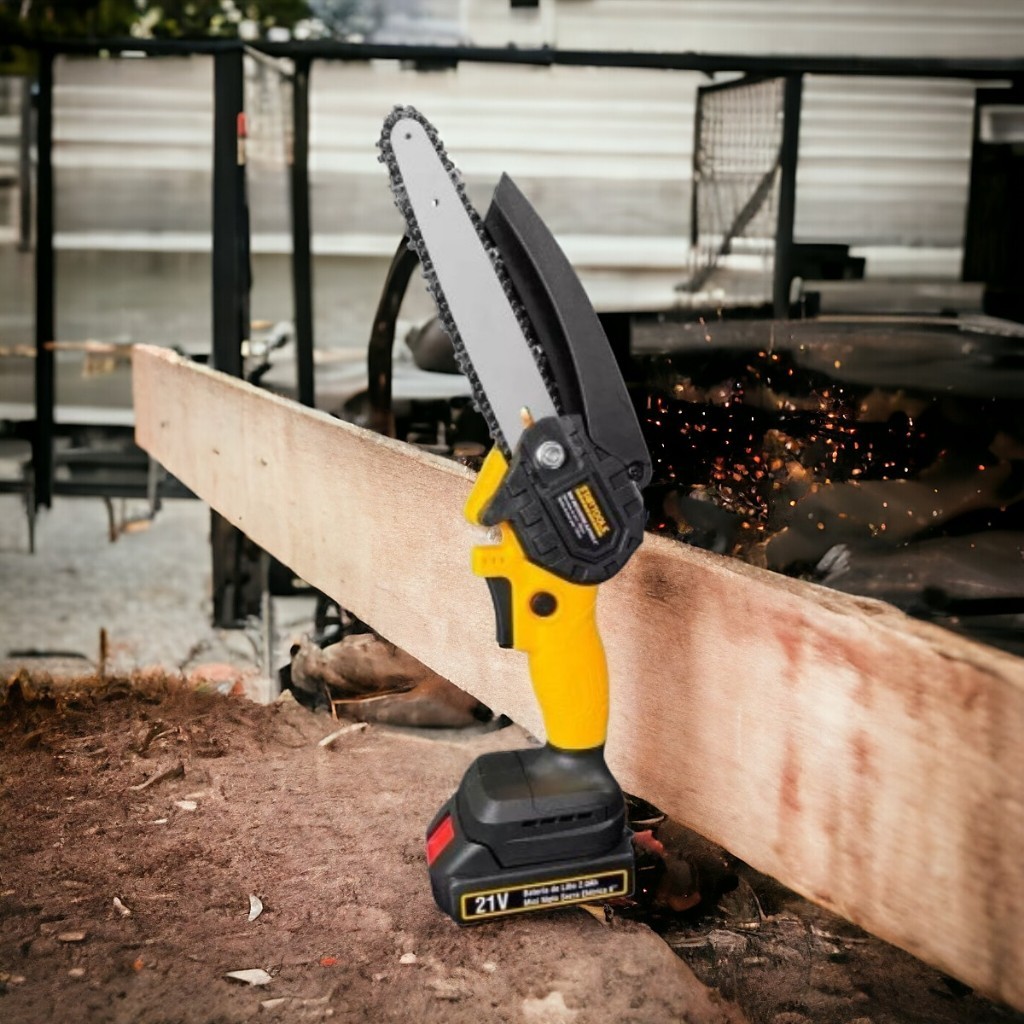 Mini Motosserra Elétrica 6 Bivolt Com Bateria Recarregável Portátil Poda Jardim Compacta Leve