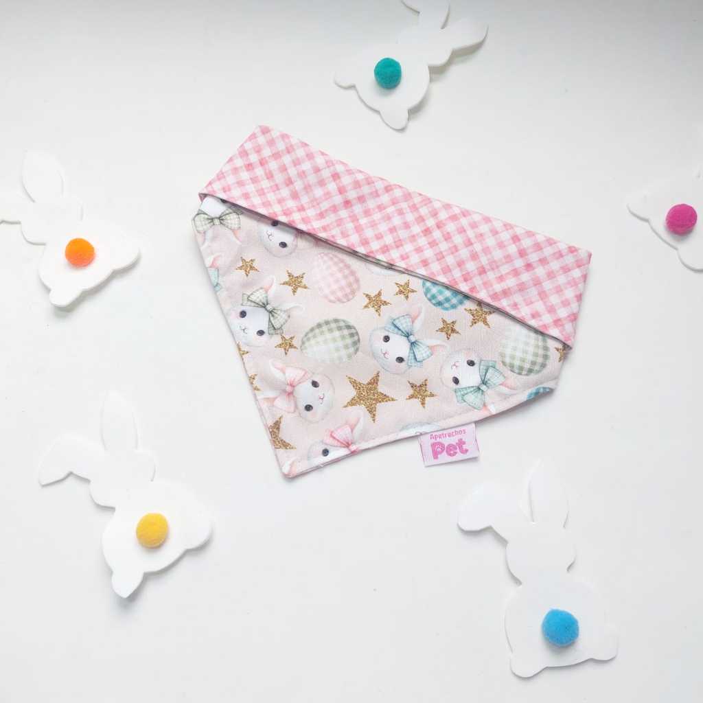 Bandana Pet Páscoa Dupla Face Coelhinhos Fofos Xadrez Rosa Cachorro e Gato - Com Botão