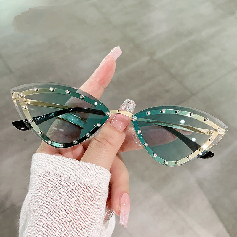 Triângulo Olho De Gato Óculos De Sol Liga Sem Aro Cristal Brilhante Feminino Único Elegante Verde Strass Tons