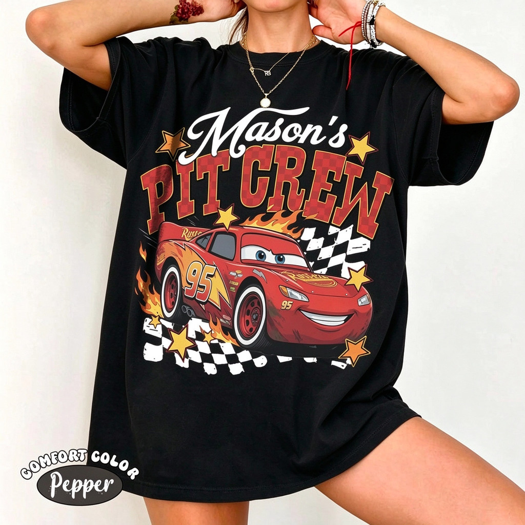 Camiseta Oversize Preta Estampa Relâmpago McQueen 95 Carros Equipe de Pit Crew Personalizada Tecido de Algodão para Fest