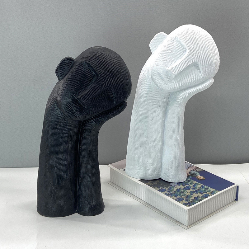 Modern minimalist European-style white figure sculpture holding a cheek, decorative piece for model homes and home soft