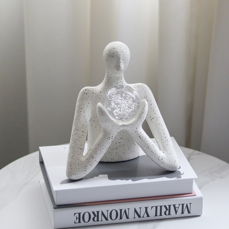 Abstract art fortune-teller half-body figure sculpture ornament for model homes, hotel entrances, and decorative shelves
