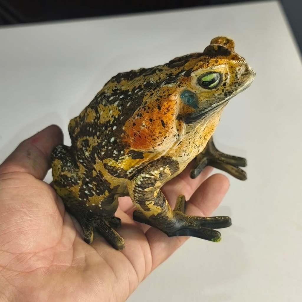 Réplica Realista de Sapo Cururu 12 cm - Figura Decorativa Colecionável em Plástico