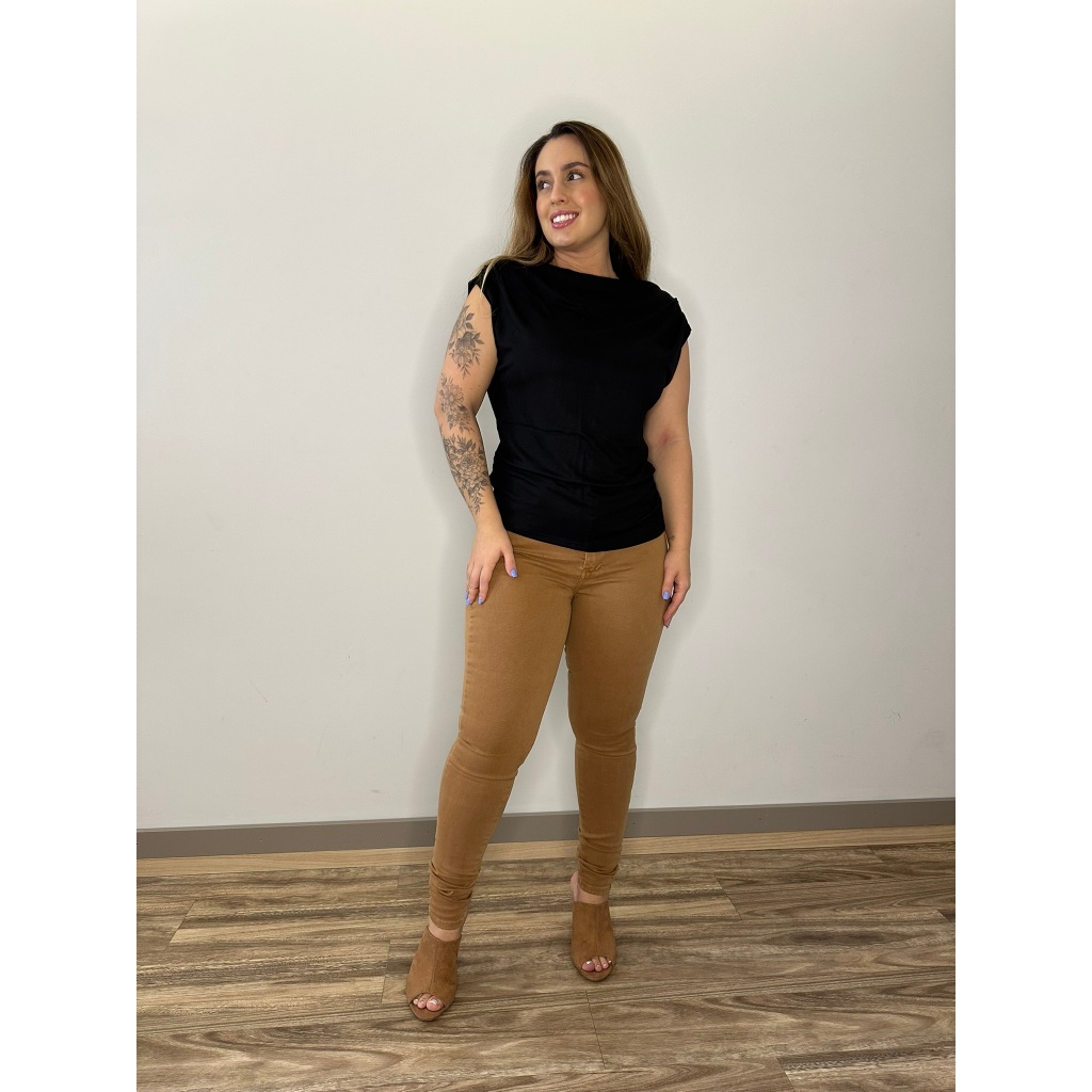 Blusa Slim Decote Canoa Amplo Em Viscose Stretch – PRETO