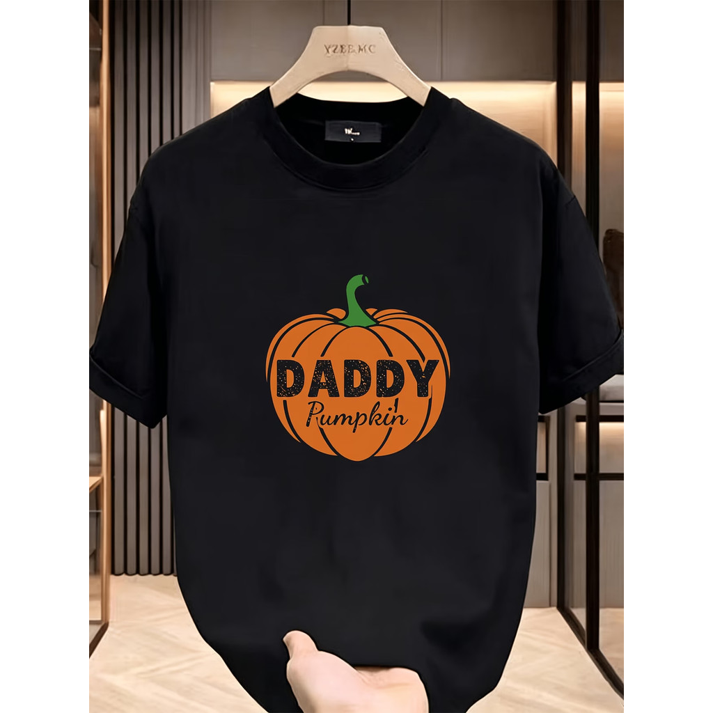 Camiseta Masculina estampa de abóbora temática Halloween com texto Daddy Pumpkin confortável estilosa premium para uso c