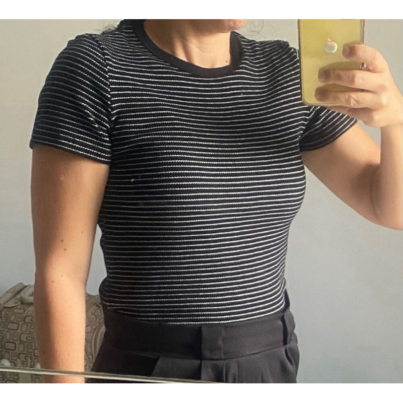 Camiseta feminina listrada na moda de verão, simples e versátil para uso diário