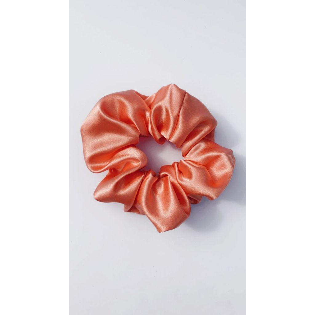 Xuxinha de Cetim Cor Salmão – Elegância e Conforto para o Seu Cabelo!