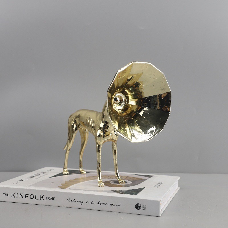 ZKQB Nordic-style creative and unique animal sculpture, golden trumpet dog figurine, for living room, entryway, hotel, a