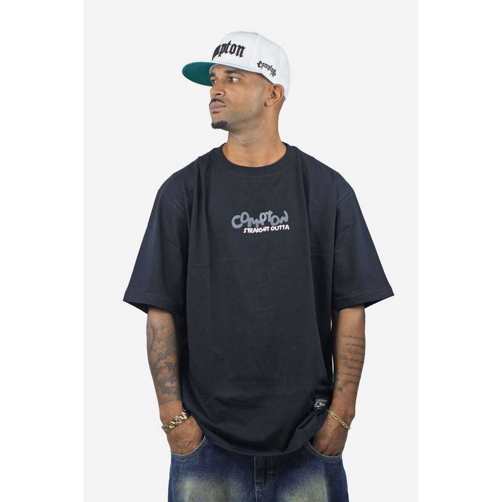 Camiseta Compton Oversized Straigh Outta Preta