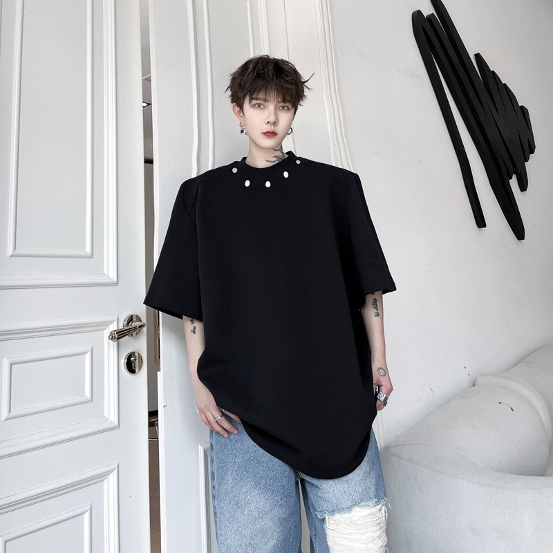 Estilo americano rebite ombreiras camiseta masculina verão Street Wear Design nicho High-End manga curta pesada meia man