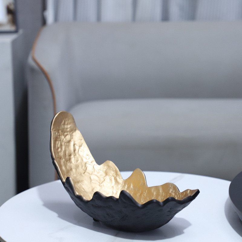ZXZC Modern minimalist black and gold crescent-shaped resin fruit bowl, decorative tray, and centerpiece for living room