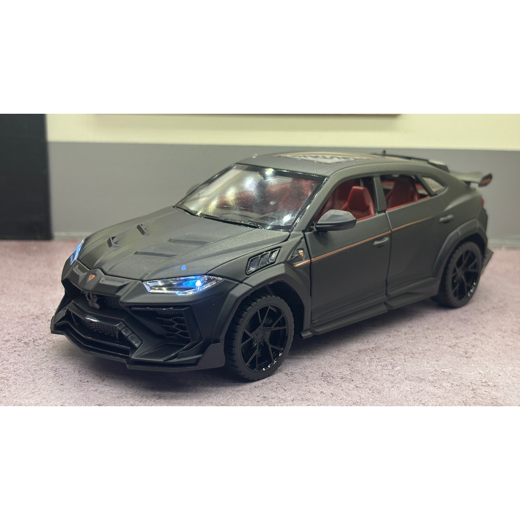 Miniatura Lamborghini Urus Mansory 1/24 Som e Led Preto