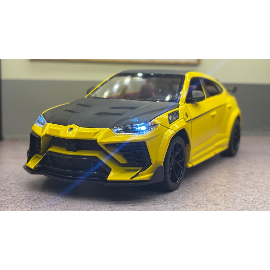 Miniatura Lamborghini Urus Mansory 1/24 Som e Led Amarelo
