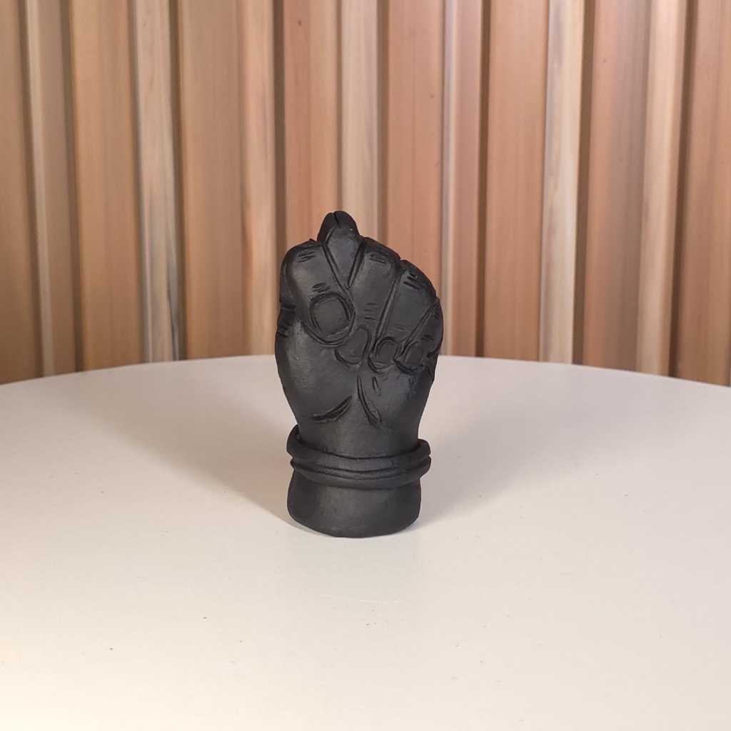 FIGA DE BARRO PRETO 9 CM  SÍMBOLO DE PROTEÇÃO, TRADIÇÃO E IDENTIDADE POPULAR