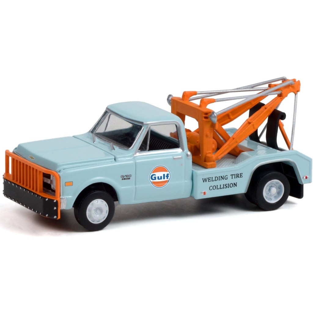 Miniatura - 1:64 - 1969 Chevrolet C 30 Dually Wrecker Gulf Oil Welding Tire Collision Deco - Hobby Exclusive - Greenligh