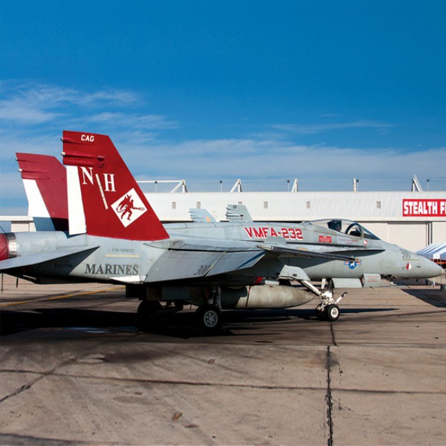 Kits Modelos Plásticos Para Hobby Academy 1/144 Escala USMC F/A-18A + VMFA-232 