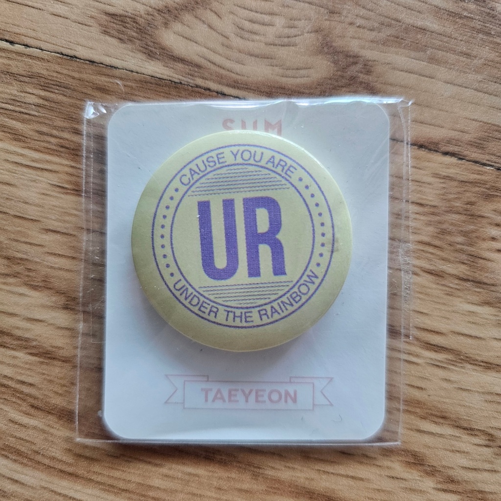 SM TOWN GIFT SHOP PLAY ZONE Artista PIN Botão-TAEYEON