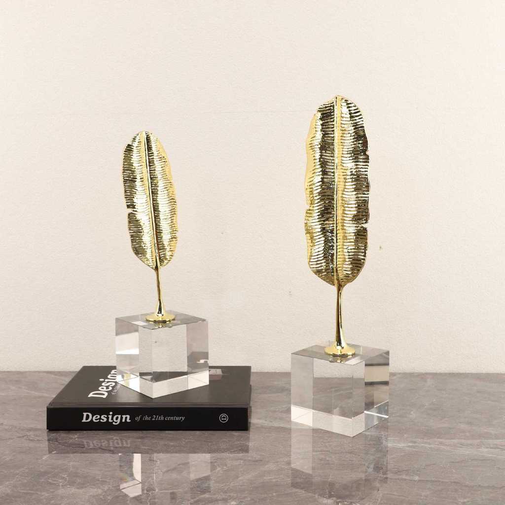 Italian-style light luxury metal banana leaf ornament for office, study, bookshelf, crystal craft decoration