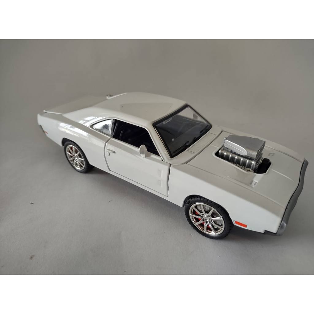 MIniatura Dodge Charger R/T 1970 escala 1:24