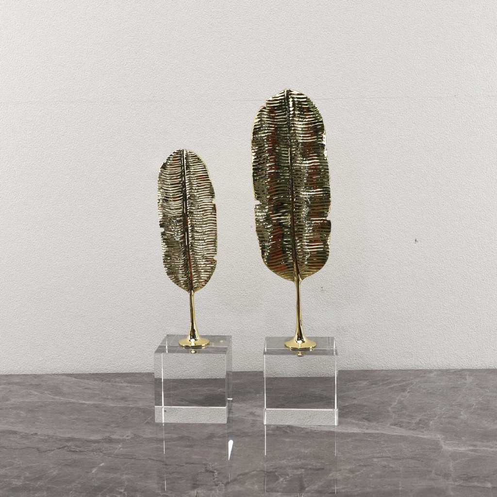 TVVM Italian-style light luxury metal banana leaf ornament for office, study, bookshelf, crystal craft decoration
