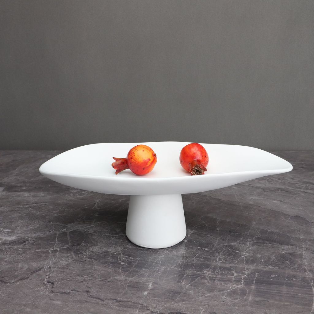2WHG Modern minimalist resin high-footed fruit bowl, suitable for display in model homes, offices, living rooms, dining