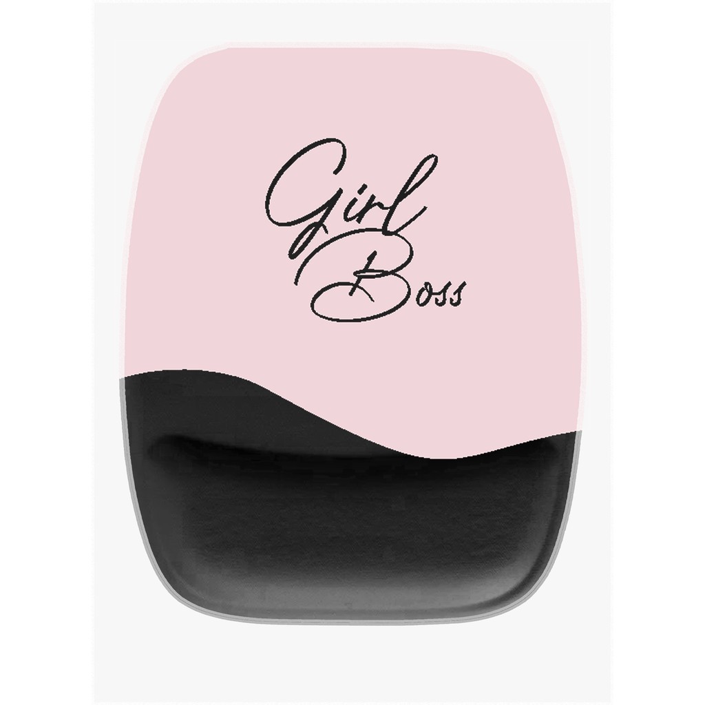 Mouse Pad Preto e rosa Girl Boss retangular, com apoio de pulso ergonômico.