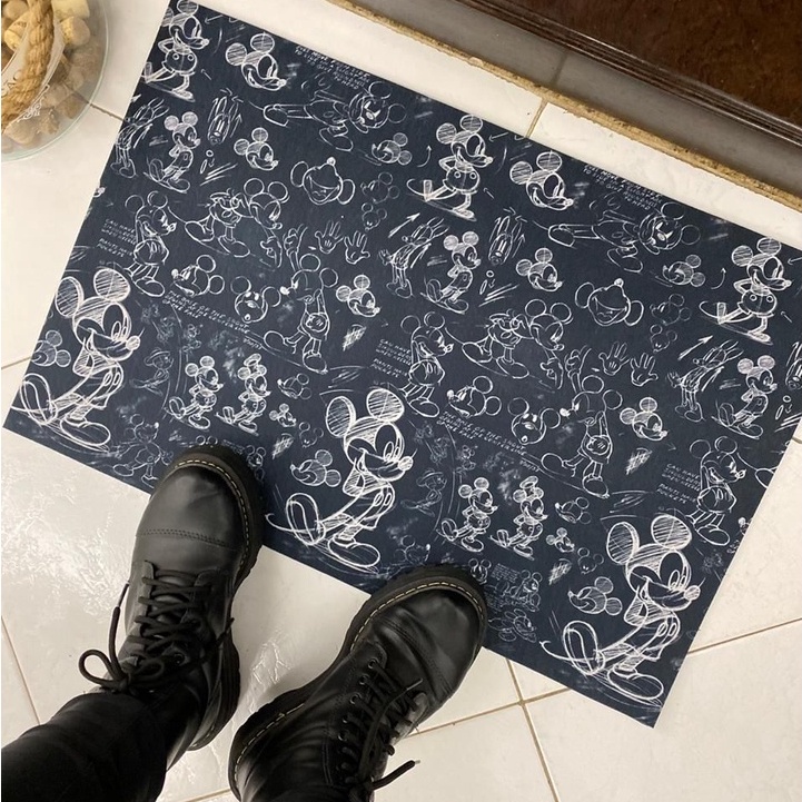 tapete capacho para porta de entrada - Mickey Mouse preto e branco