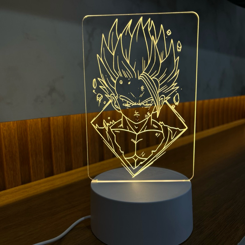 Luminária Dragon Ball Super Saiyajin • Acrílico Gravado a Laser • Base LED Branca • 15x10cm