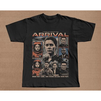 Camiseta Masculina Estampa Arrival com Personagens Emblema Moderna Confortável Atemporal Casual