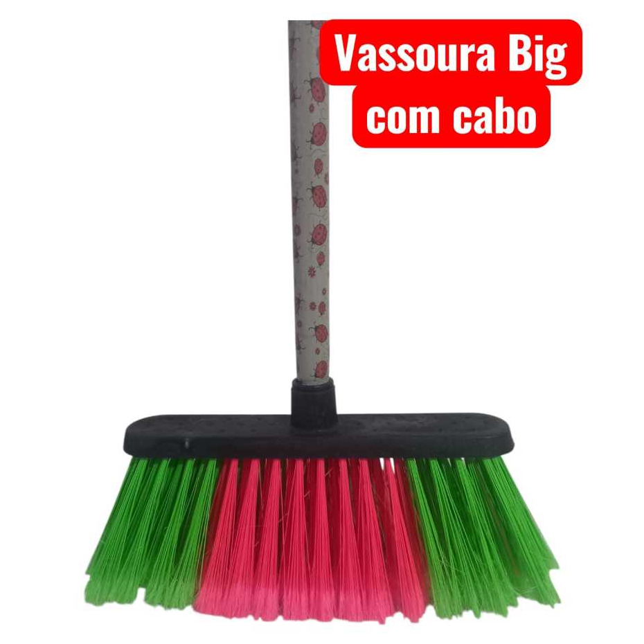 Vassoura big com cabo, grande 33 cm, resistente para interiores e exteriores.