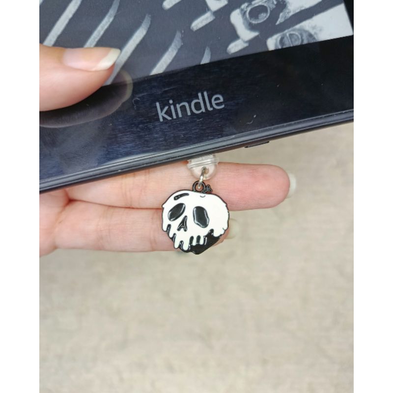 Poison Apple. Kindle Charm/plug anti poeira para Kindle, celular e tablet.
