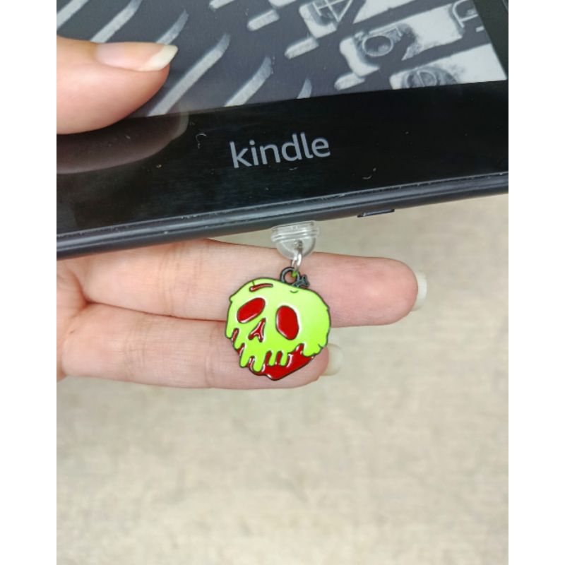 Poison Apple. Kindle Charm/plug anti poeira para Kindle, celular e tablet.