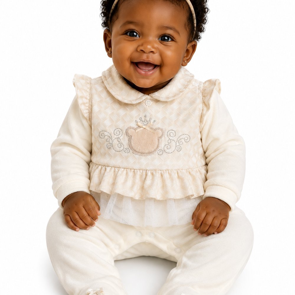 Macacão Bebê Menina Luxo Ursinha Off White em Plush Peluciado - M.Baby