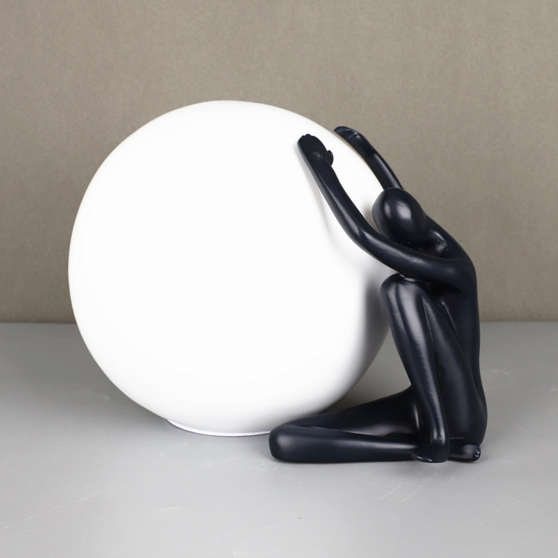 M6SF Minimalist and creative abstract art sculpture of a figure holding a ball, suitable for model homes, hotels, and ho
