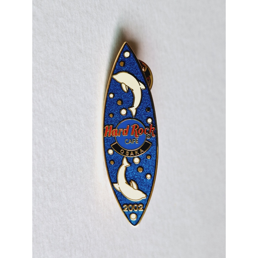 Pin / Broche - Hard Rock Cafe - Osaka - Pray For Surf 2002 Blue Surfboard with 2 Dolphins