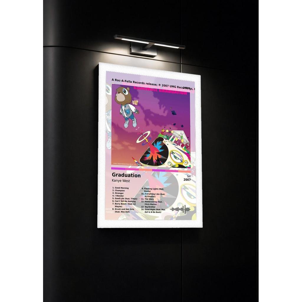 Quadro Kanye West Graduation L C/ Vidro e Moldura Bra