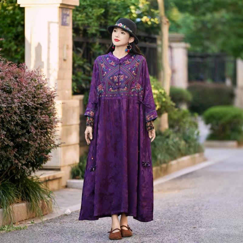 Satin jacquard ethnic-style high-end embroidered loose-fitting dress that creates a slimming effect Vestido soltinho de