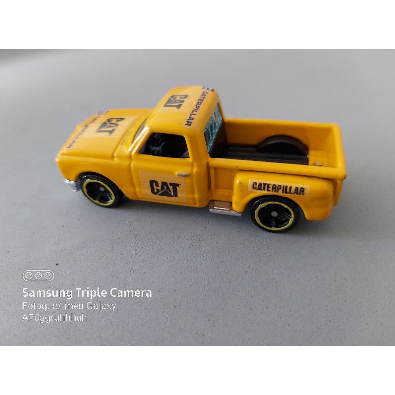 pick.up GMC caterpilar custom tamanho 7cm escala 1.64 produto novo made China acompanha embalagem de ACETATO em metal