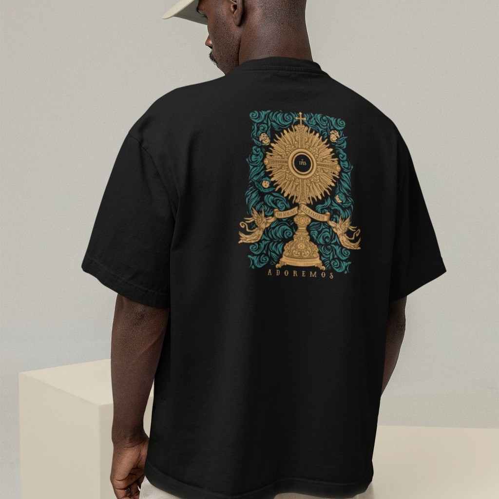 Camiseta Oversized Plus Size Cristã Católica Gola Alta Streetwear Algodão ADOREMOS